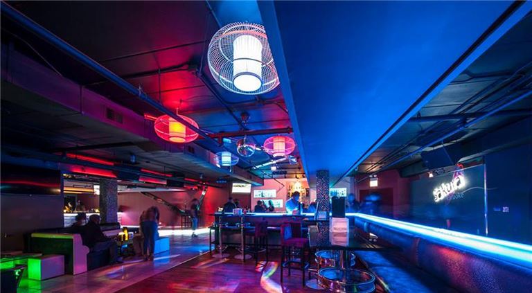Hot lounge