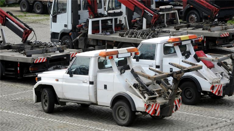 Auto Towing, Truck Tire and Repair Center