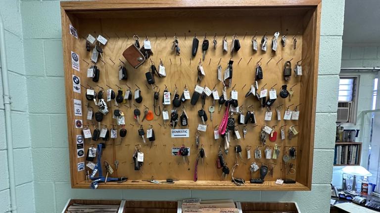 Lockable key board