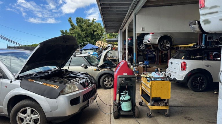 Busy shop bays 5/25