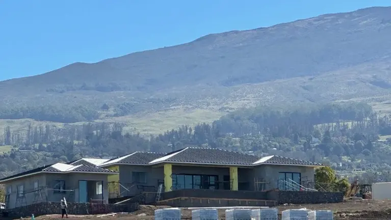 $5mil house a minute away from shop