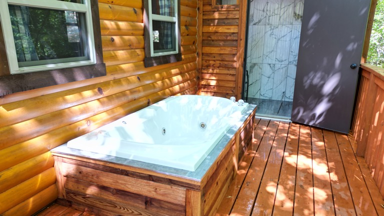 TRG® 2 Jet tub, shower