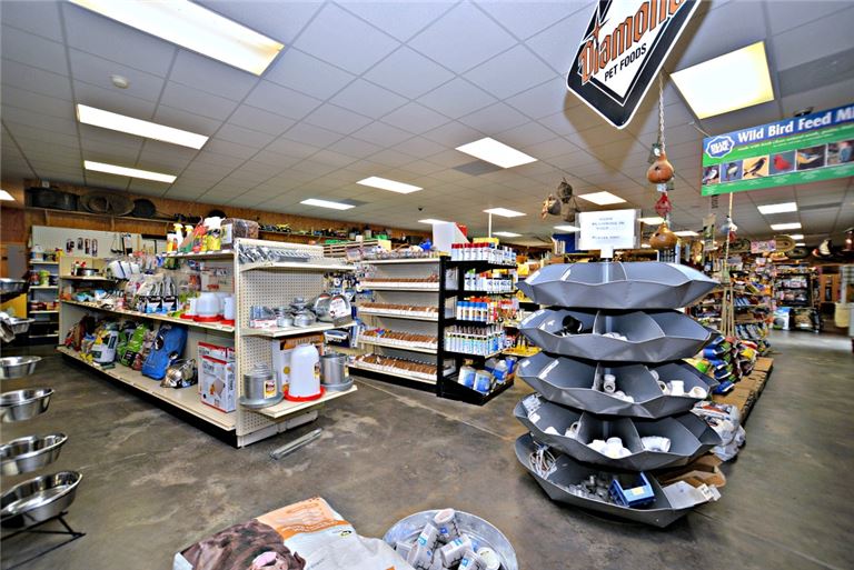Hardware/Animal supplies