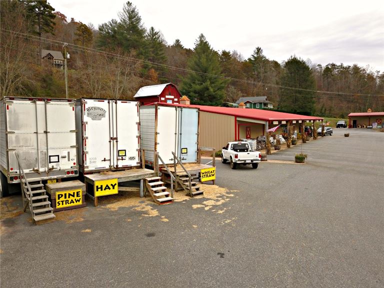 Trailers that store Hay, Wheat Straw, and Pine Straw