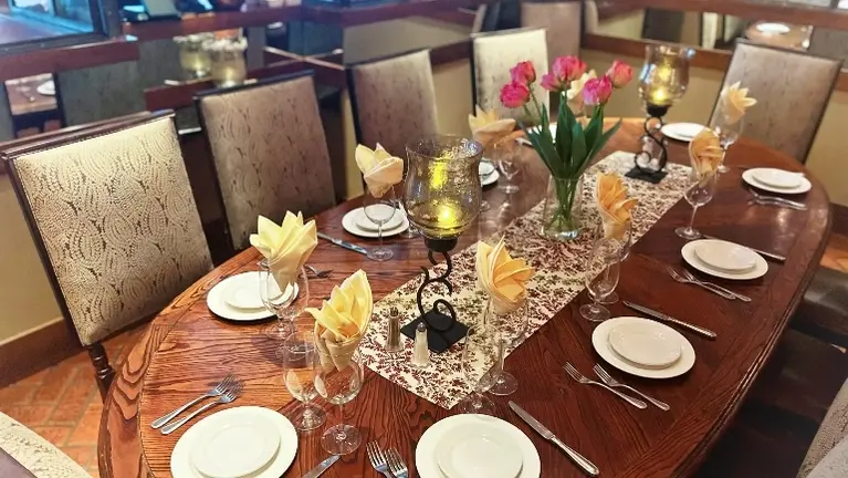 Captains table accommodates 12 Captains table accommodates 12