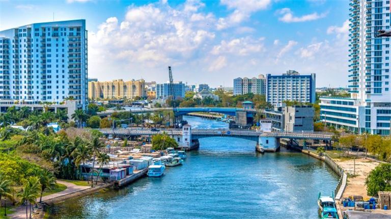 Walk to Miami River &amp;amp; Downtown Miami