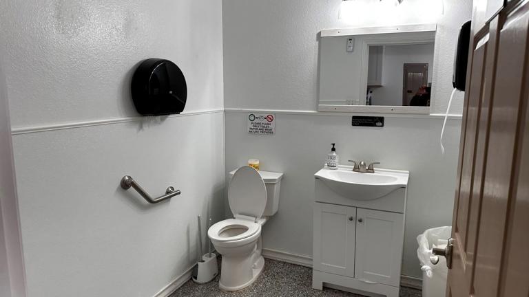 Interior C-store Bath