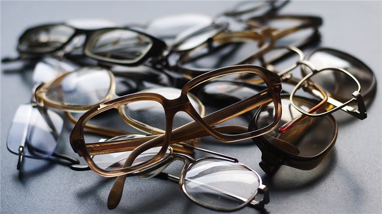 The global eyewear market size was valued at USD 157.9b in 2021 and is expected to expand at a CAGR of 8.4% from 2022 to 2030