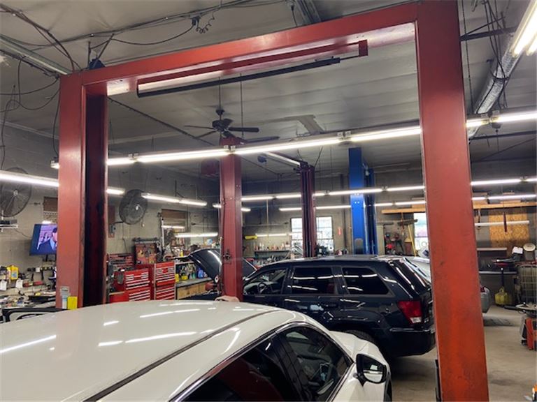 Shop with 3 car lifts