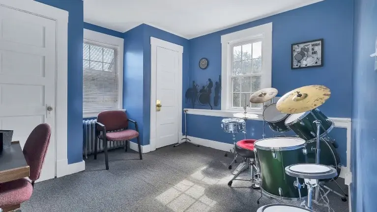 One of 7 Lesson Rooms