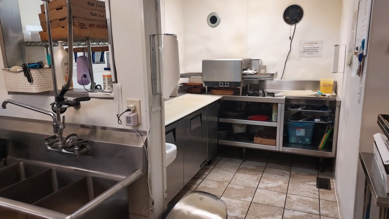 Entrance to kitchen 