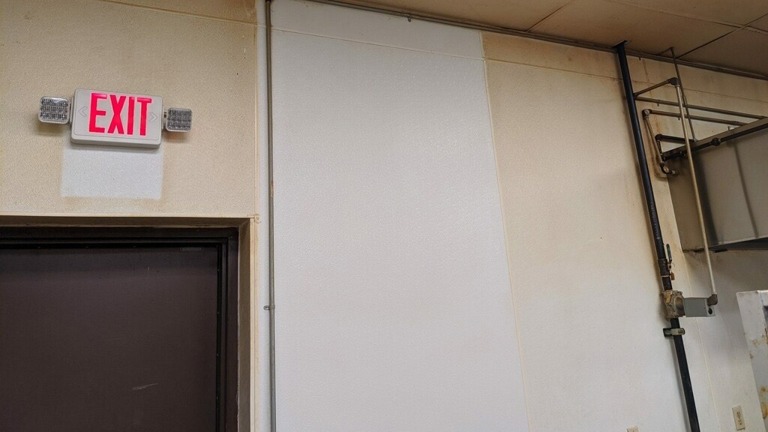 Restaurant Wall Cleaning