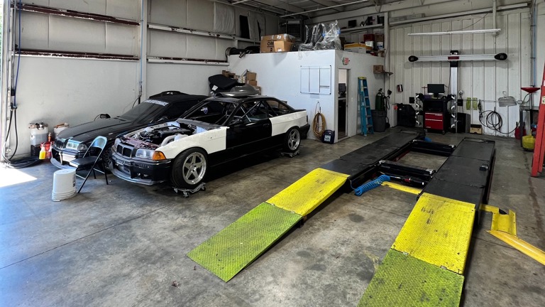 Alignment and storage bays