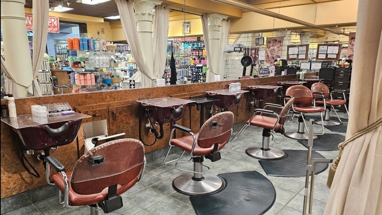 Salon Area