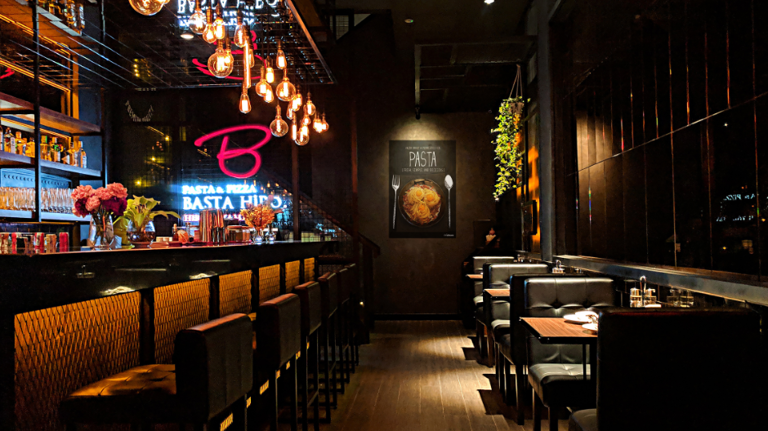 Restaurant & Bar