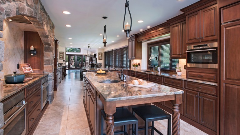 Kitchen w/Island