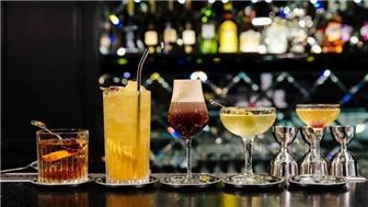 Santa Monica Area Bar with Kitchen – Stellar Freeway Access