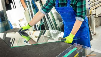 Broward County Glass Fabrication Company With Flawless Equipment