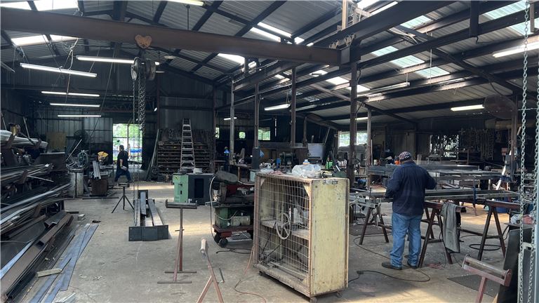 Main warehouse with approx. 4,950 sq ft