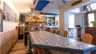Leo. a public house | Vibrant Northside Bar