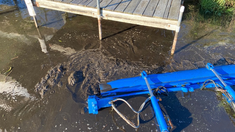 Cleaning lake channel