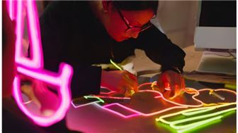 Iconic Neon Sign Fabricator Biz: No Trade Experience Required