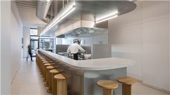Thriving Shoreline Restaurant