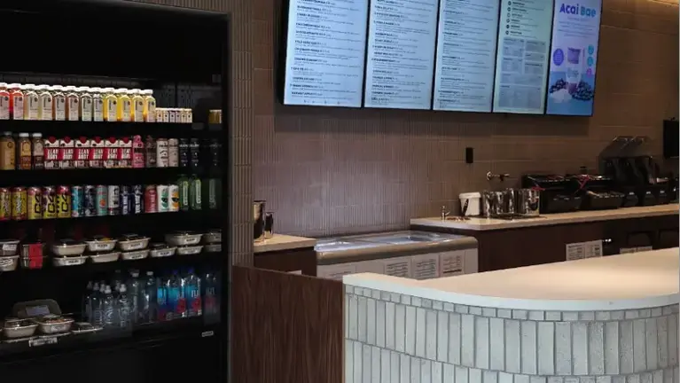 Fulton Market Smoothie Bar - Inside the Equinox Gym