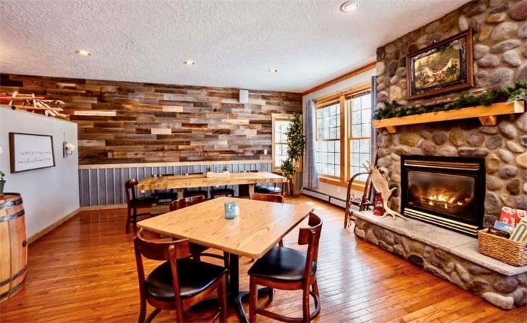 Lodge, Restaurant &amp; Bar