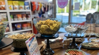 Dog Grooming & Retail Salon with 1000+ clients