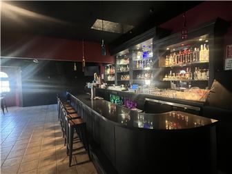 Restaurant / lounge BUSINESS for sale