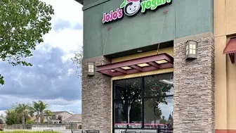 Well established neighborhood frozen yogurt shop