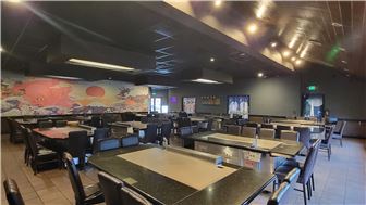 Larger restaurant in a local Salem plaza with ample parking