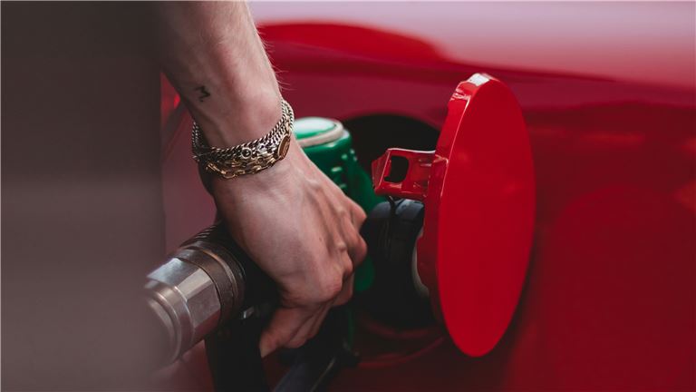 Filling tank with gas