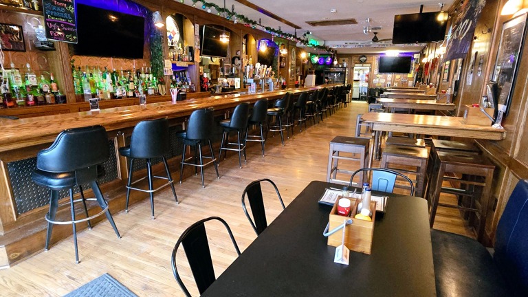 Open Room, Spacious Bar