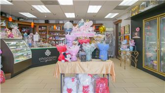 Chocolate/Flower Shop in Glendale!