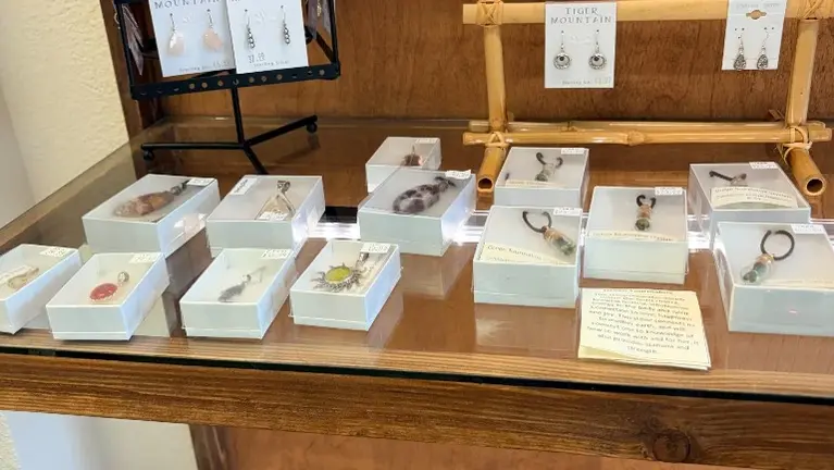 Display racks, 24 inch slat display, all jewelry display 