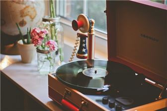 Thriving Antique & Vintage Shop in Prime Location