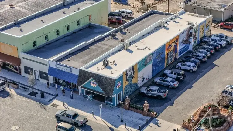 GREAT downtown location at the intresection of two busy streets!