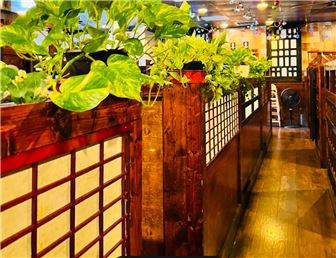 Excellent restaurant location at busy area!