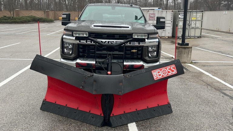 2022 chevy 2500 w Boss Plow