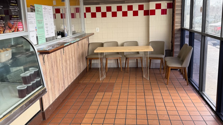 PICK UP & SITTING AREA