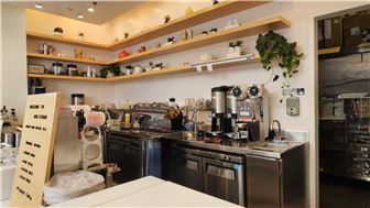 Fast growing Franchise Tea Bar in High End area