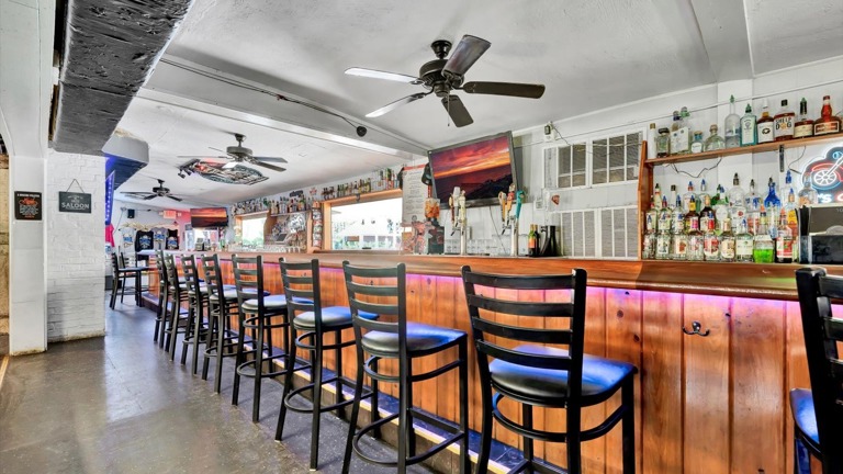 Indoor/outdoor bar