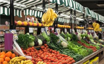Vibrant market and restaurant in the heart of town!