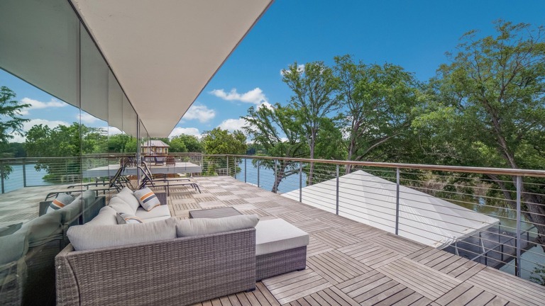 Balcony Shared by Two Suites