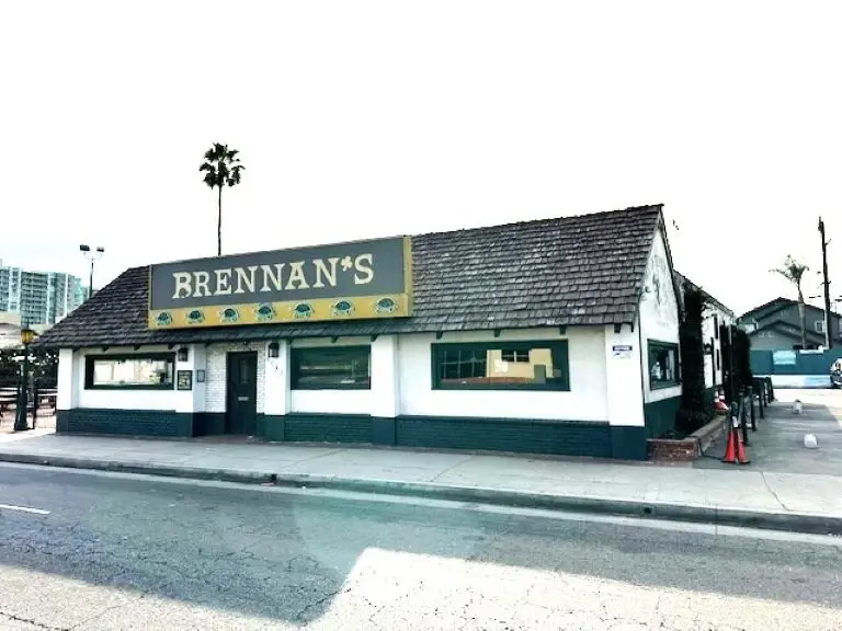 Please do not distub the staff! Please do not distub the staff!