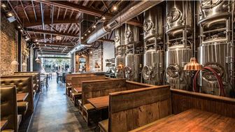 Brewery with Bar, Restaurant and Beer Garden – Exudes Ambiance!
