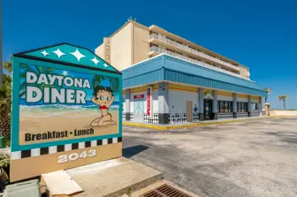 Themed 50's Style Diner - 70 plus Seat For Sale