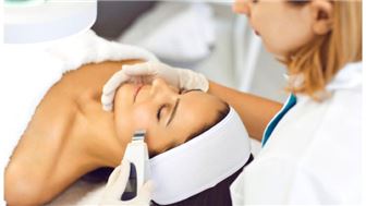 Turnkey Glamour: Exquisite Aesthetic Clinic in High-Traffic Area